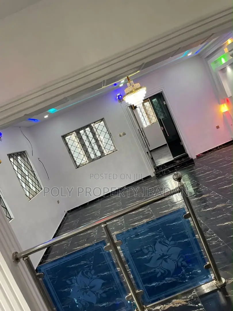 3bdrm Apartment in Adeoje Estate, Akala Express for rent in Akala Express