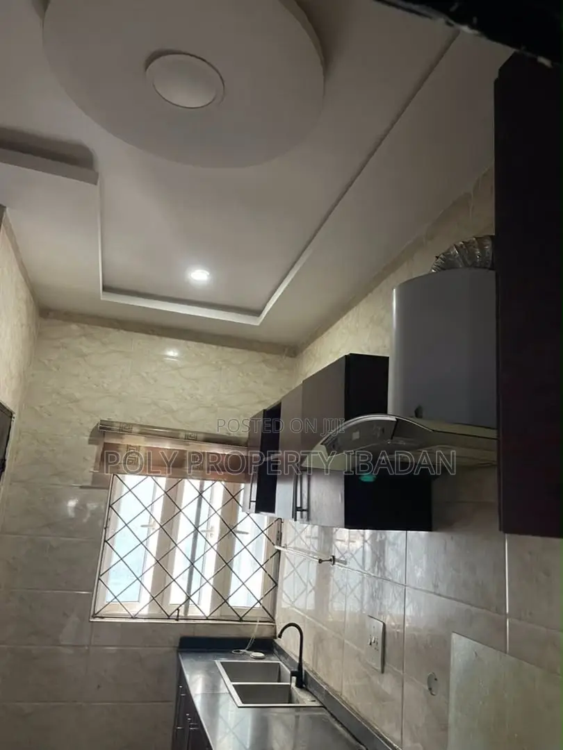 3bdrm Apartment in Adeoje Estate, Akala Express for rent in Akala Express