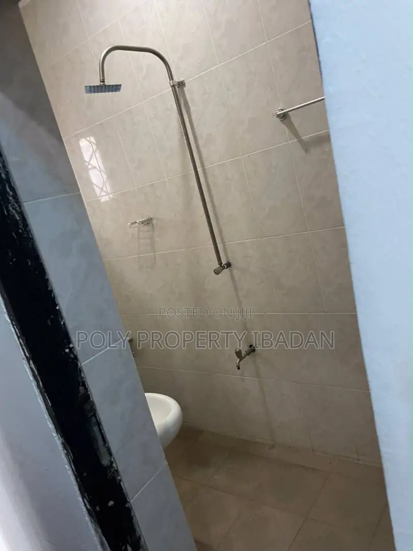 3bdrm Apartment in Adeoje Estate, Akala Express for rent in Akala Express