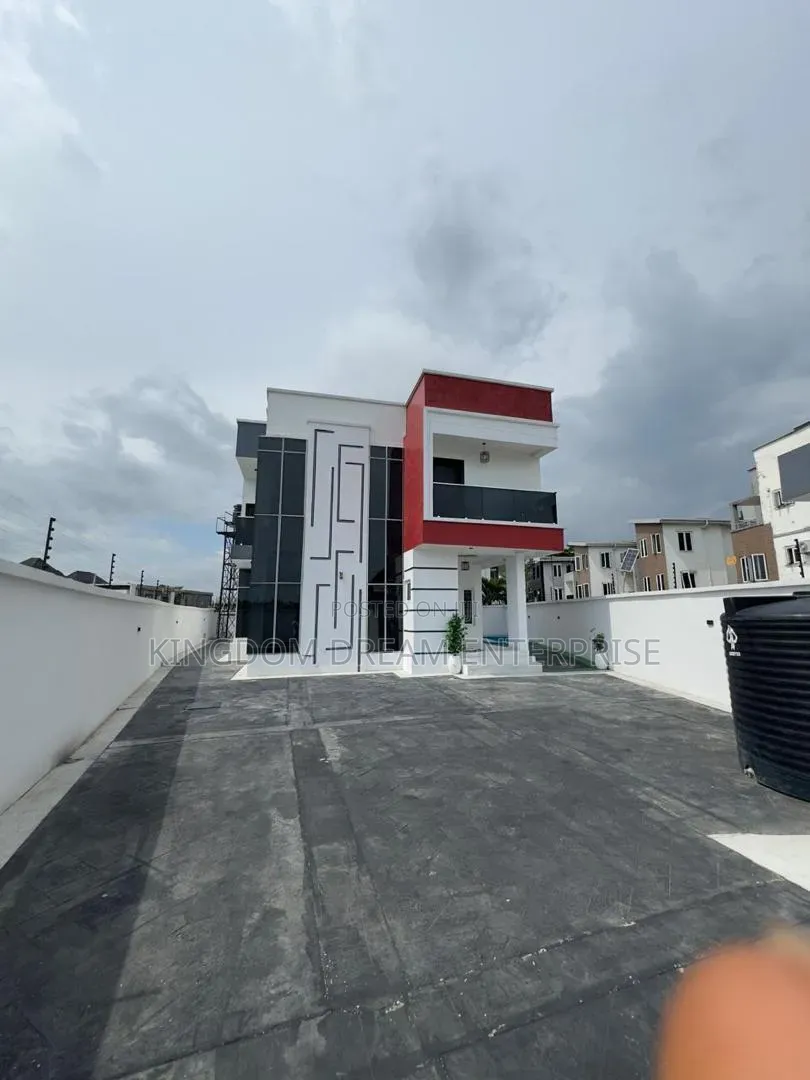 5bdrm Duplex in Chevron for rent in Chevron