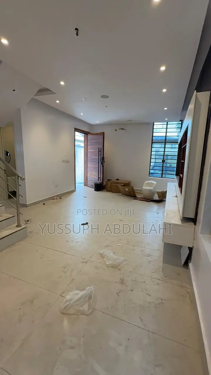 4bdrm Duplex in Adeniyi Jone for sale in Adeniyi Jones