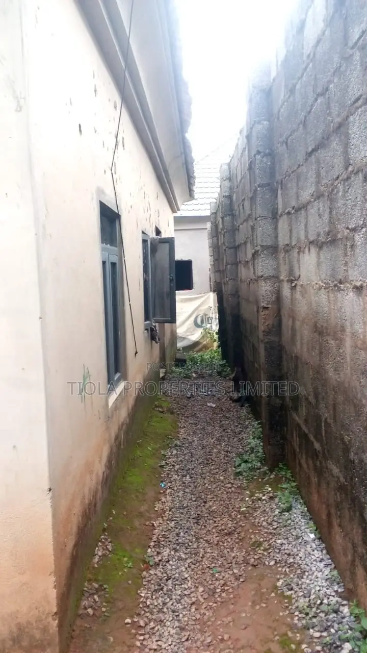2bdrm Bungalow in People’S Paradise, Sabon Lugbe for sale in Sabon Lugbe