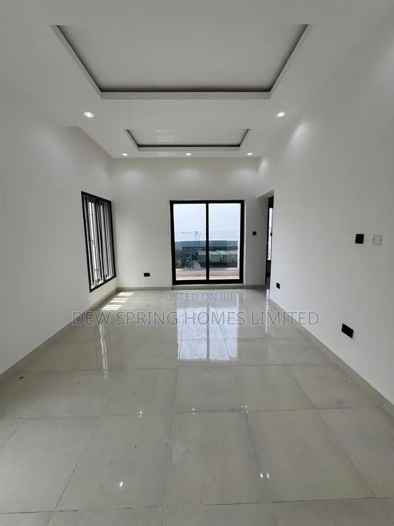 5bdrm Duplex in Lekki Phase 1 for sale in Lekki Phase 1