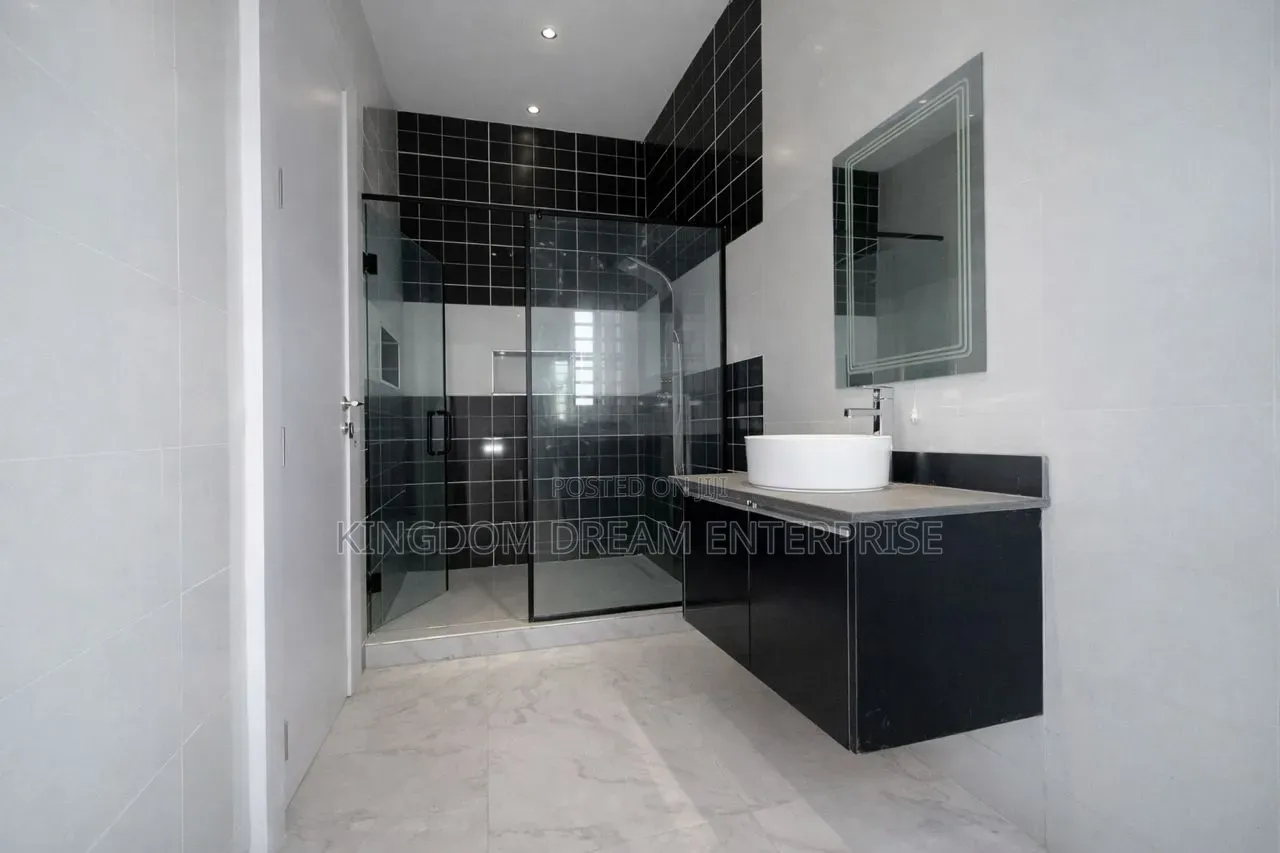 5bdrm Duplex in Ikeja Gra for sale in Ikeja GRA