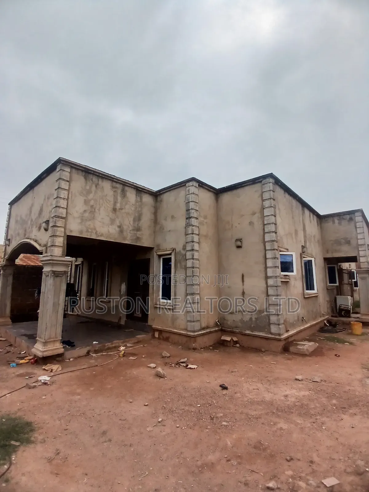 3bdrm Bungalow in Akobo for sale in Akobo