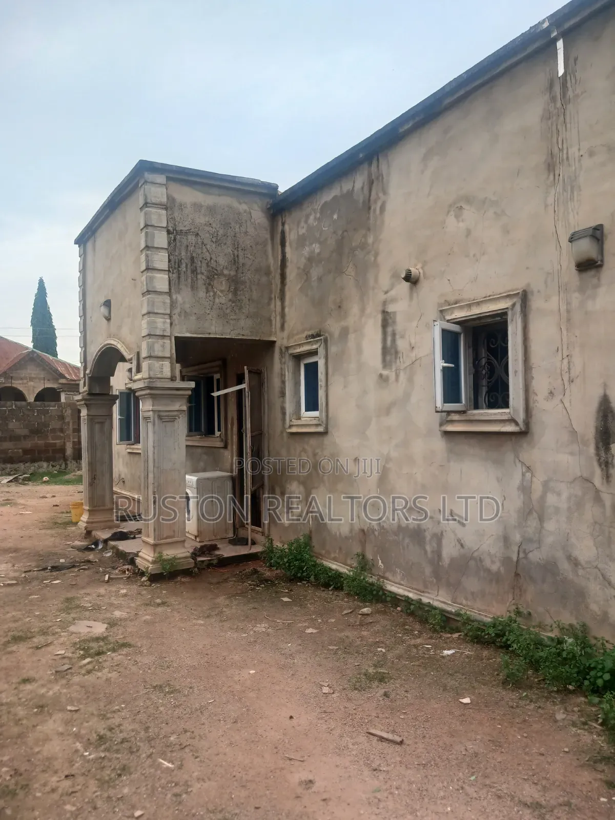 3bdrm Bungalow in Akobo for sale in Akobo