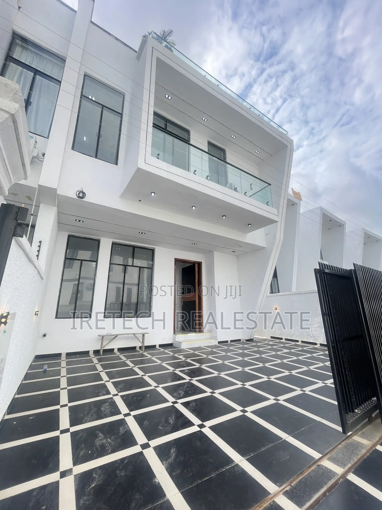 4bdrm Duplex in Ajah In A Gated, Off Lekki-Epe Expressway for sale in Off Lekki-Epe Expressway