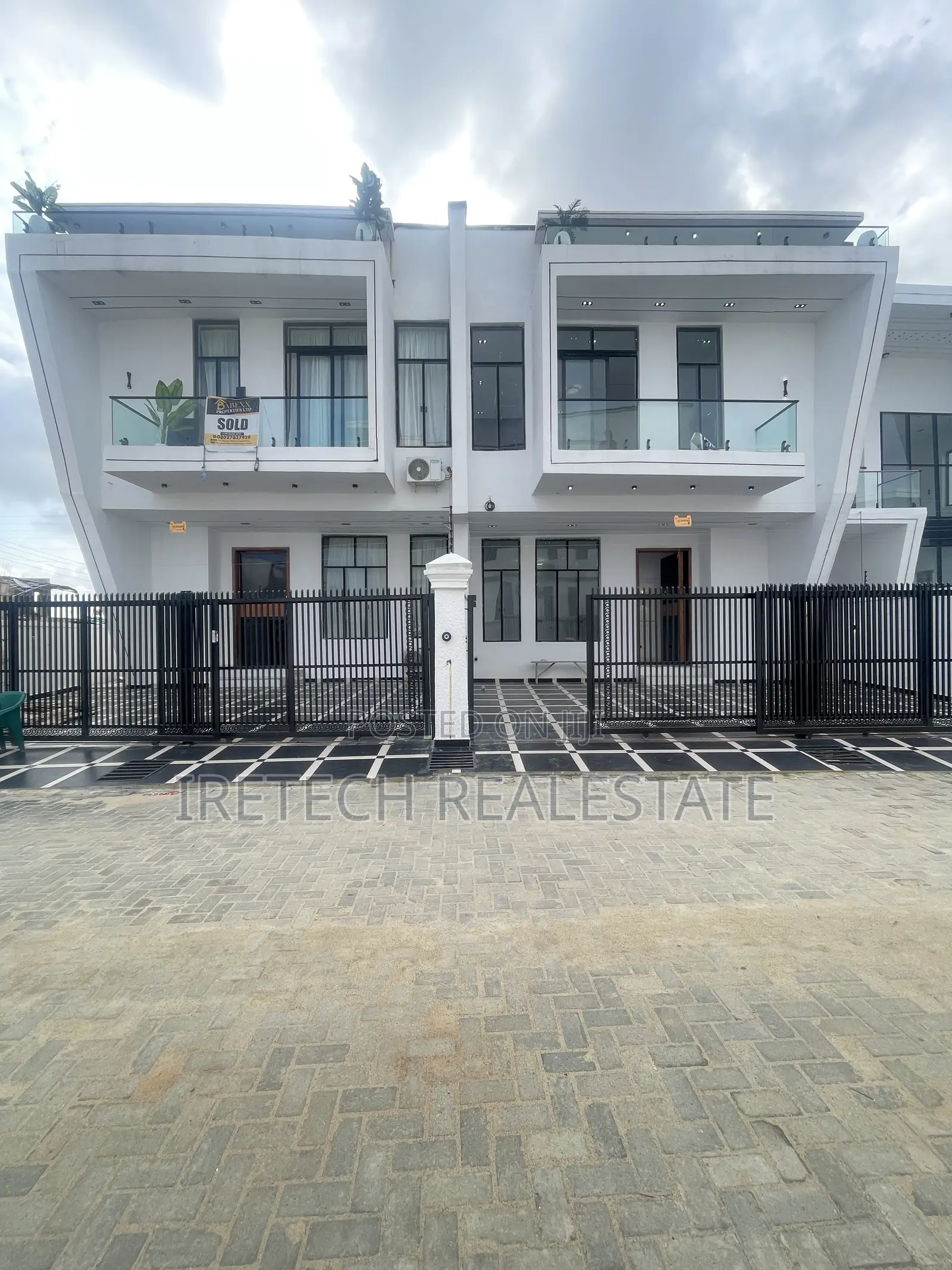 4bdrm Duplex in Ajah In A Gated, Off Lekki-Epe Expressway for sale in Off Lekki-Epe Expressway
