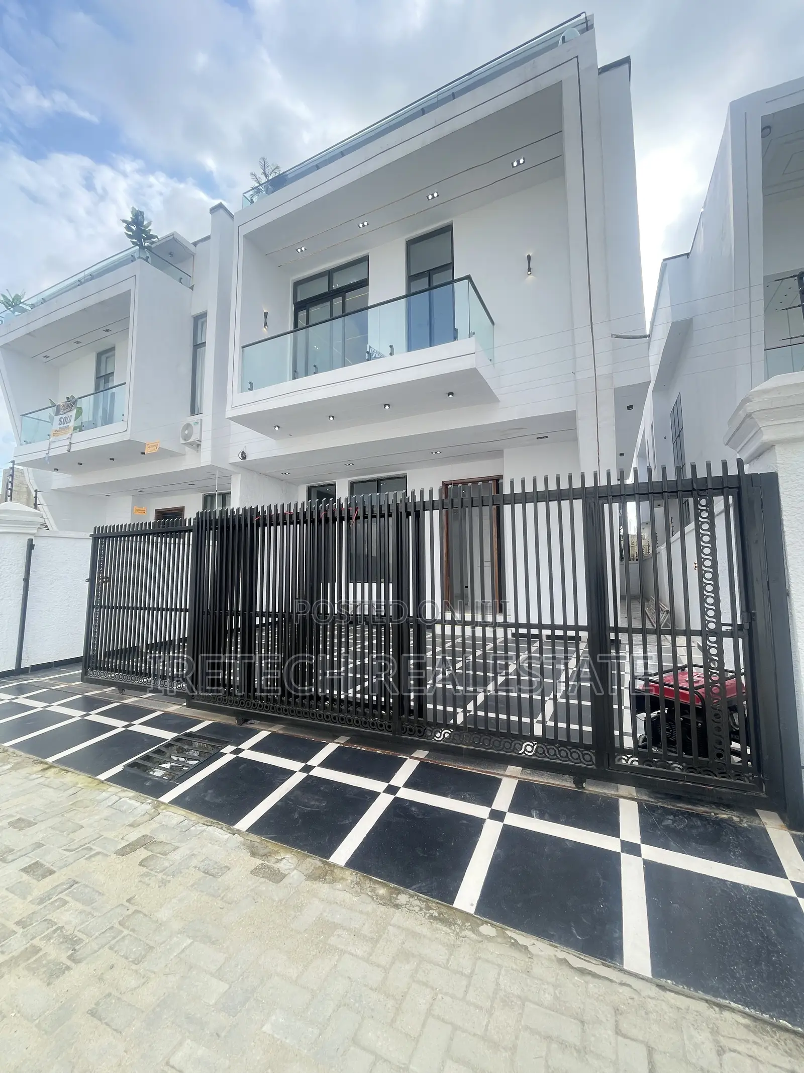 4bdrm Duplex in Ajah In A Gated, Off Lekki-Epe Expressway for sale in Off Lekki-Epe Expressway