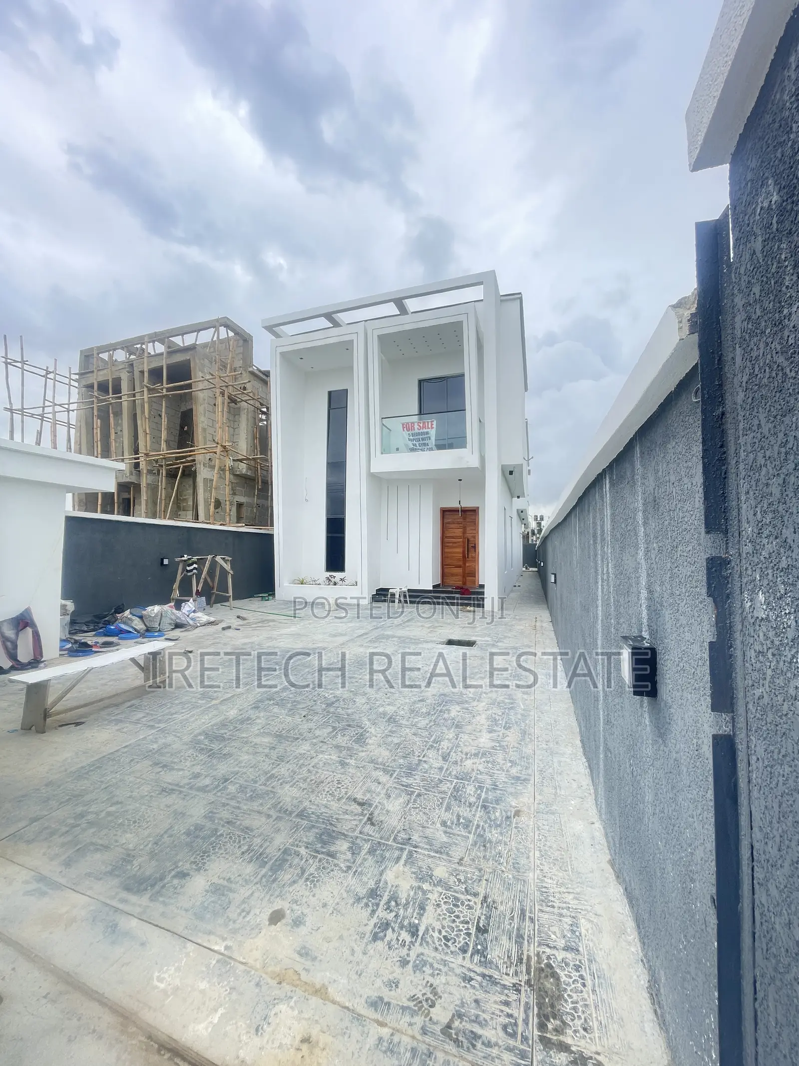 5bdrm Duplex in Ajah, Off Lekki-Epe Expressway for sale in Off Lekki-Epe Expressway