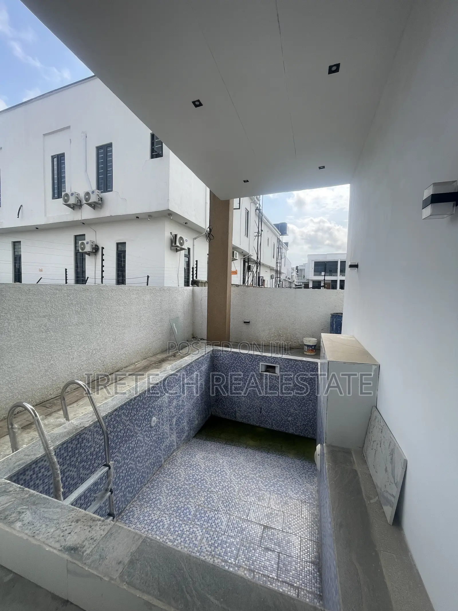 5bdrm Duplex in Ajah In A Tight for sale in Ado / Ajah