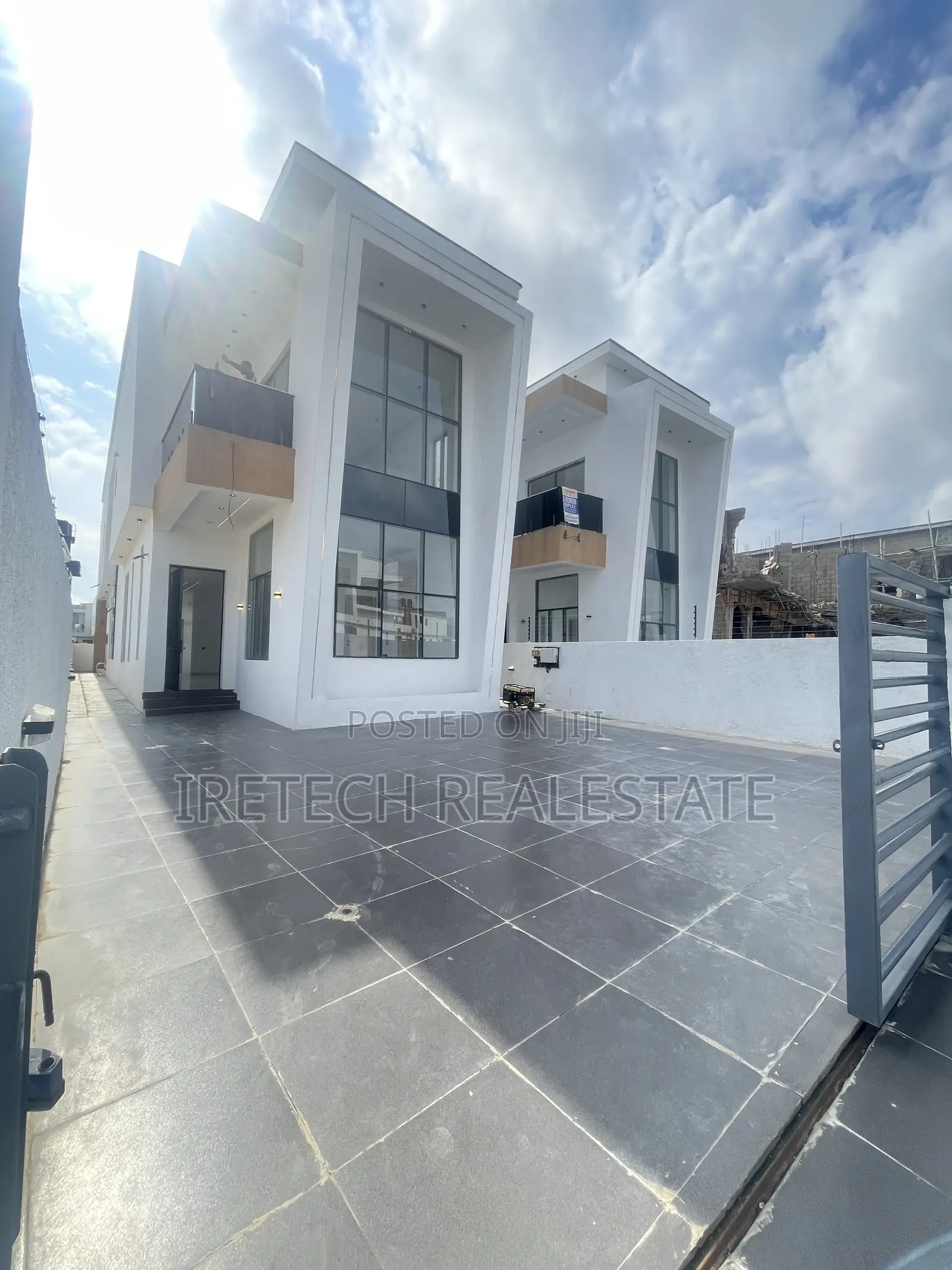 5bdrm Duplex in Ajah In A Tight for sale in Ado / Ajah
