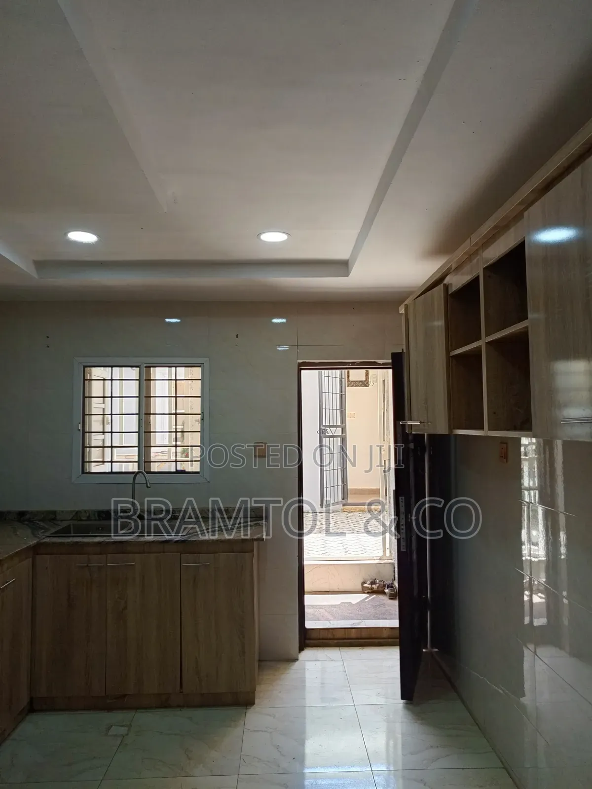 4bdrm Duplex in With 2 Bqs, Asokoro for rent in Asokoro