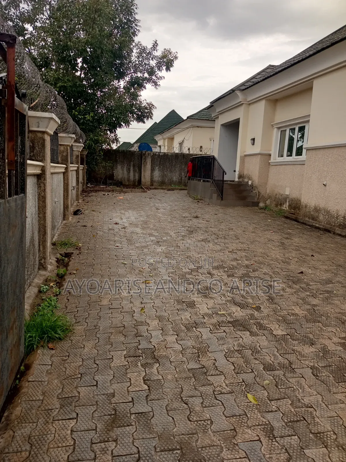3bdrm Bungalow in New Site, Lugbe District for sale in Lugbe District