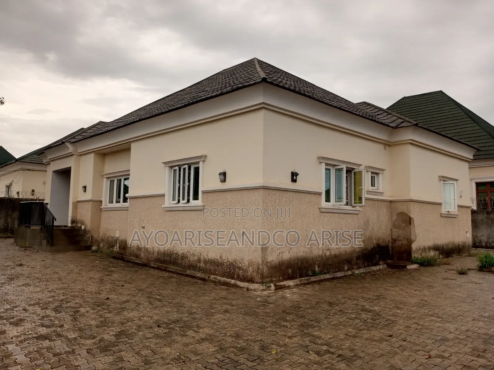 3bdrm Bungalow in New Site, Lugbe District for sale in Lugbe District