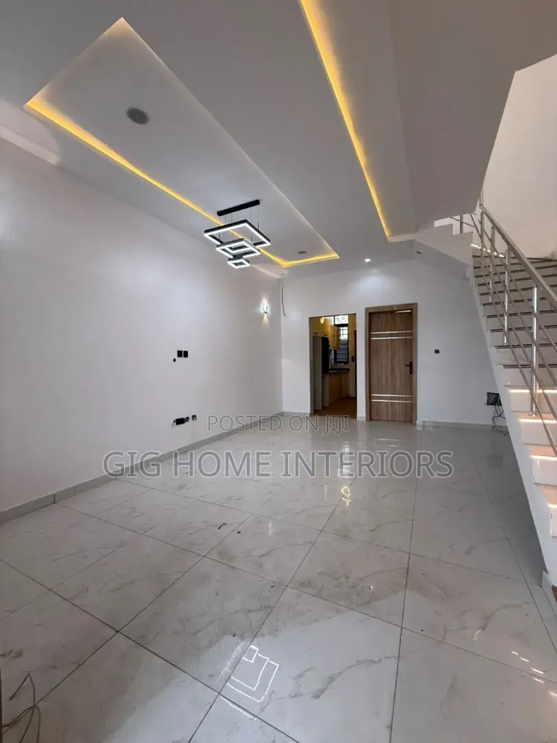 5bdrm Duplex in Lekky, Chevron for sale in Chevron