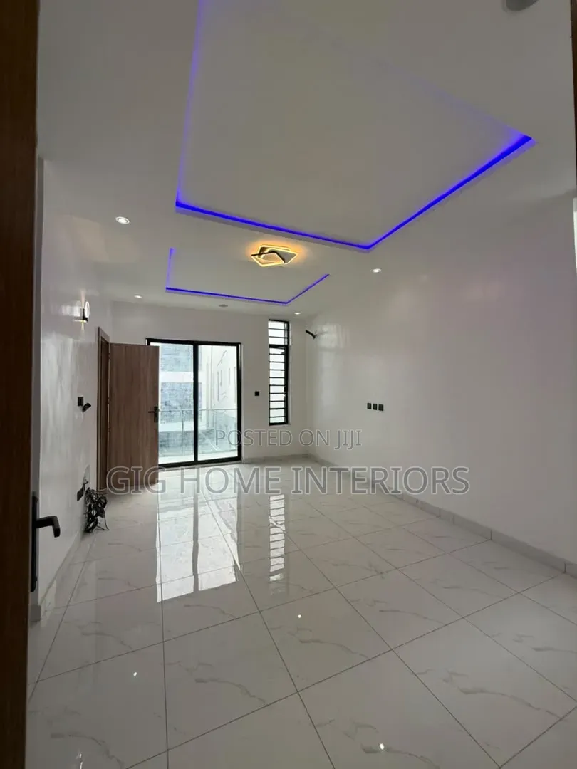 5bdrm Duplex in Lekky, Chevron for sale in Chevron