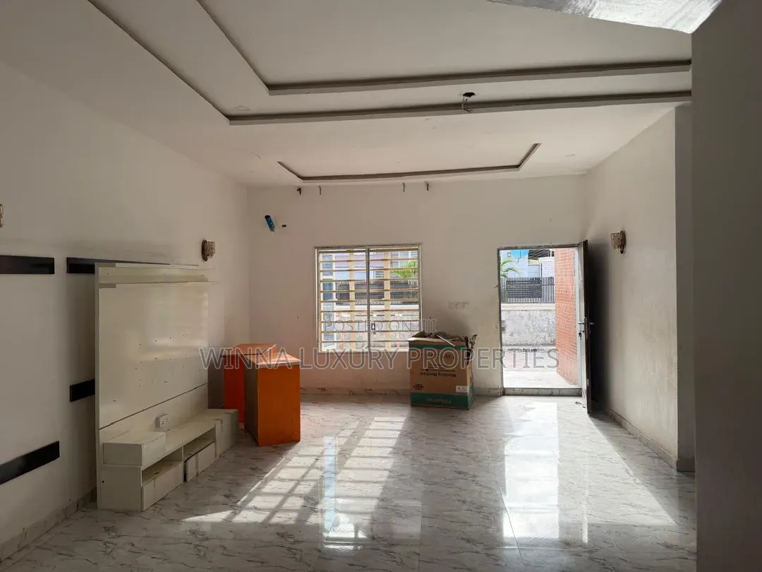 4bdrm Penthouse in Side View Estate, Lugbe District for rent in Lugbe District