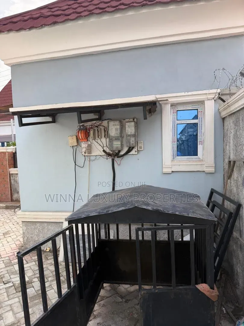 4bdrm Penthouse in Side View Estate, Lugbe District for rent in Lugbe District