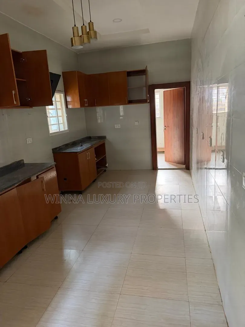 4bdrm Penthouse in Side View Estate, Lugbe District for rent in Lugbe District