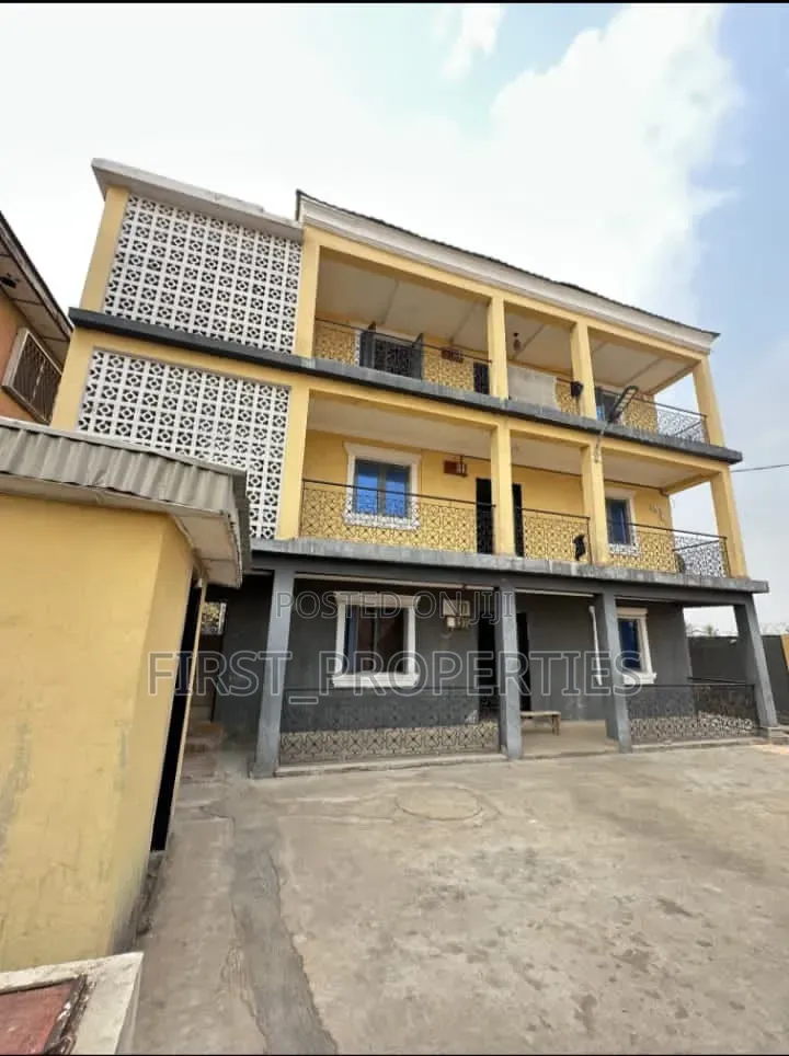 Furnished 18bdrm Block of Flats in Mokola Ibadan for sale in Ibadan