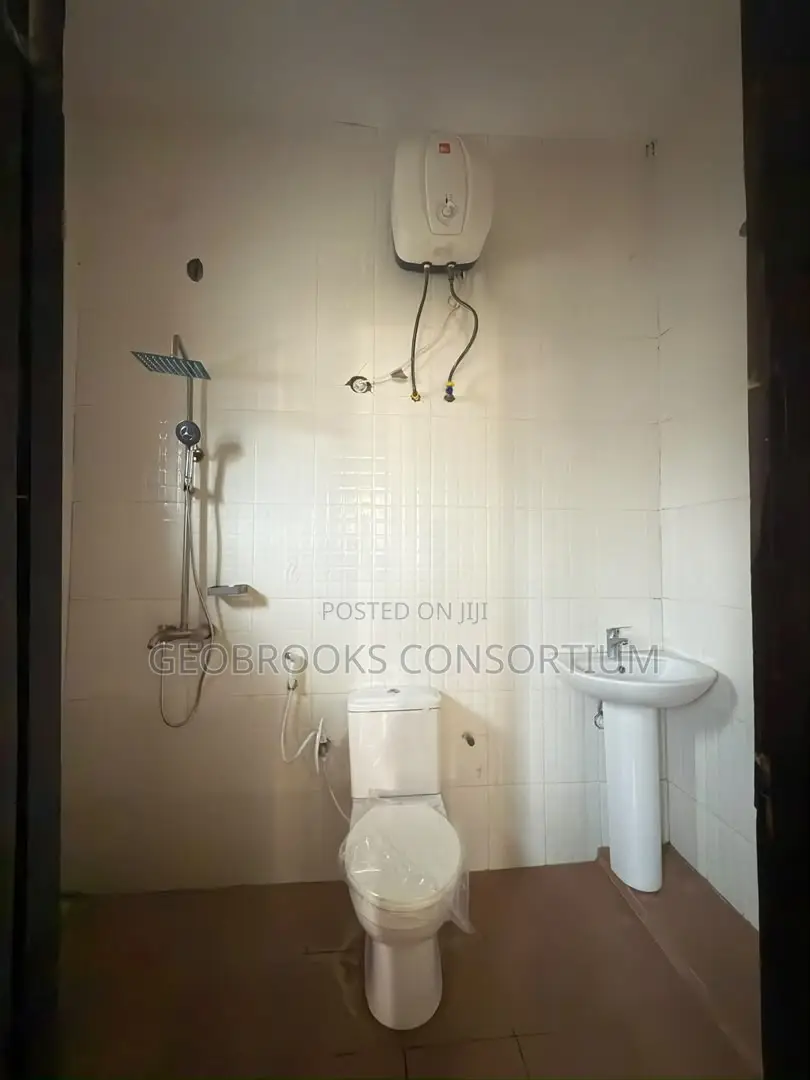 3bdrm Apartment in Kolefunmi Estate, Akobo for rent in Akobo