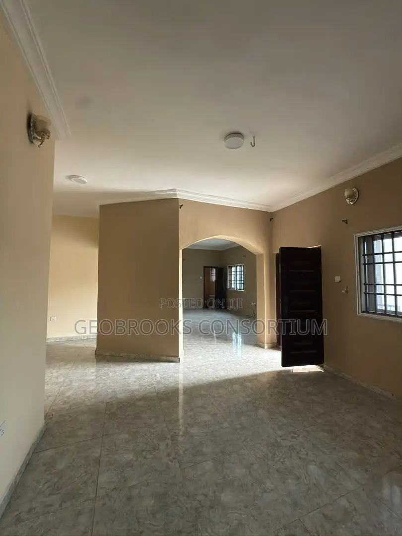 3bdrm Apartment in Kolefunmi Estate, Akobo for rent in Akobo