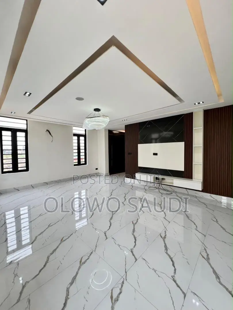 5bdrm Duplex in Lekki Phase 1 for sale in Lekki Phase 1