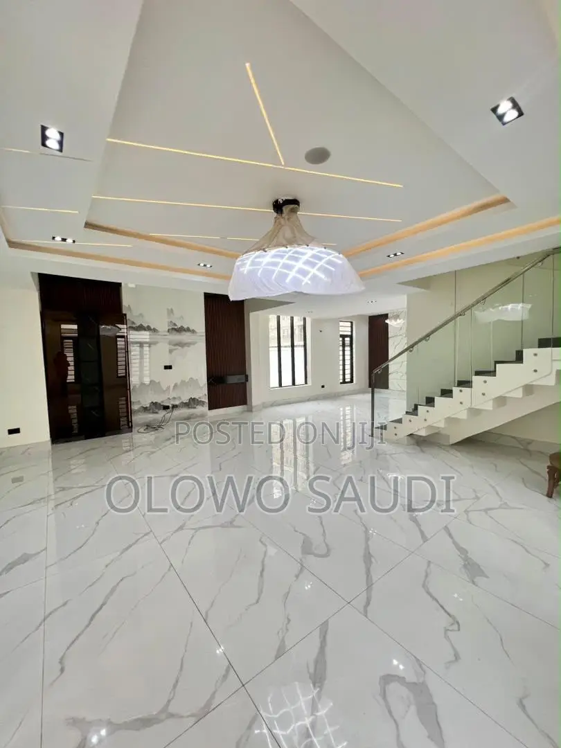 5bdrm Duplex in Lekki Phase 1 for sale in Lekki Phase 1