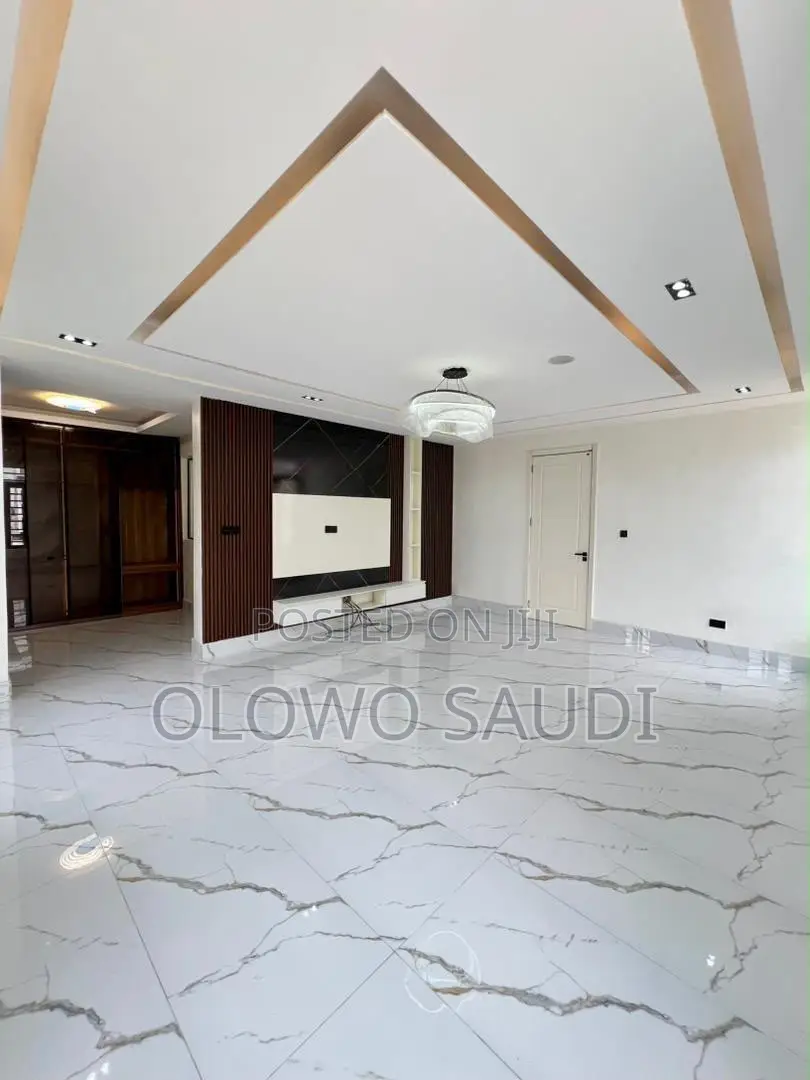 5bdrm Duplex in Lekki Phase 1 for sale in Lekki Phase 1