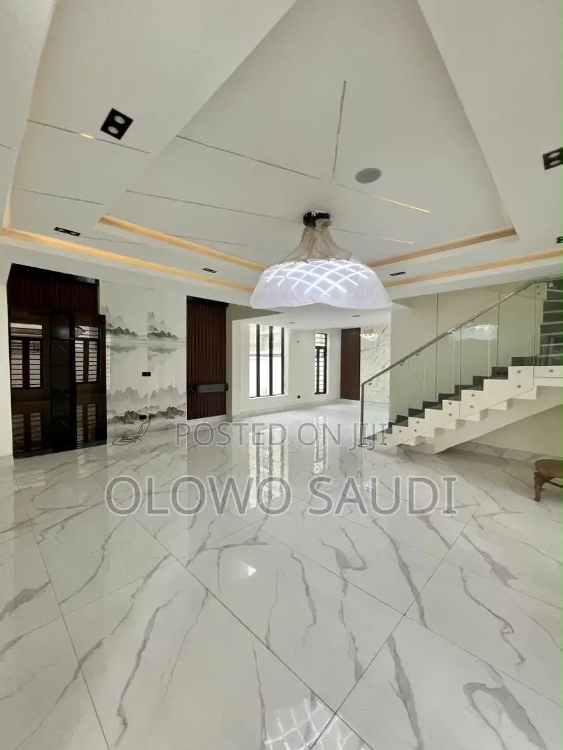 5bdrm Duplex in Lekki Phase 1 for sale in Lekki Phase 1