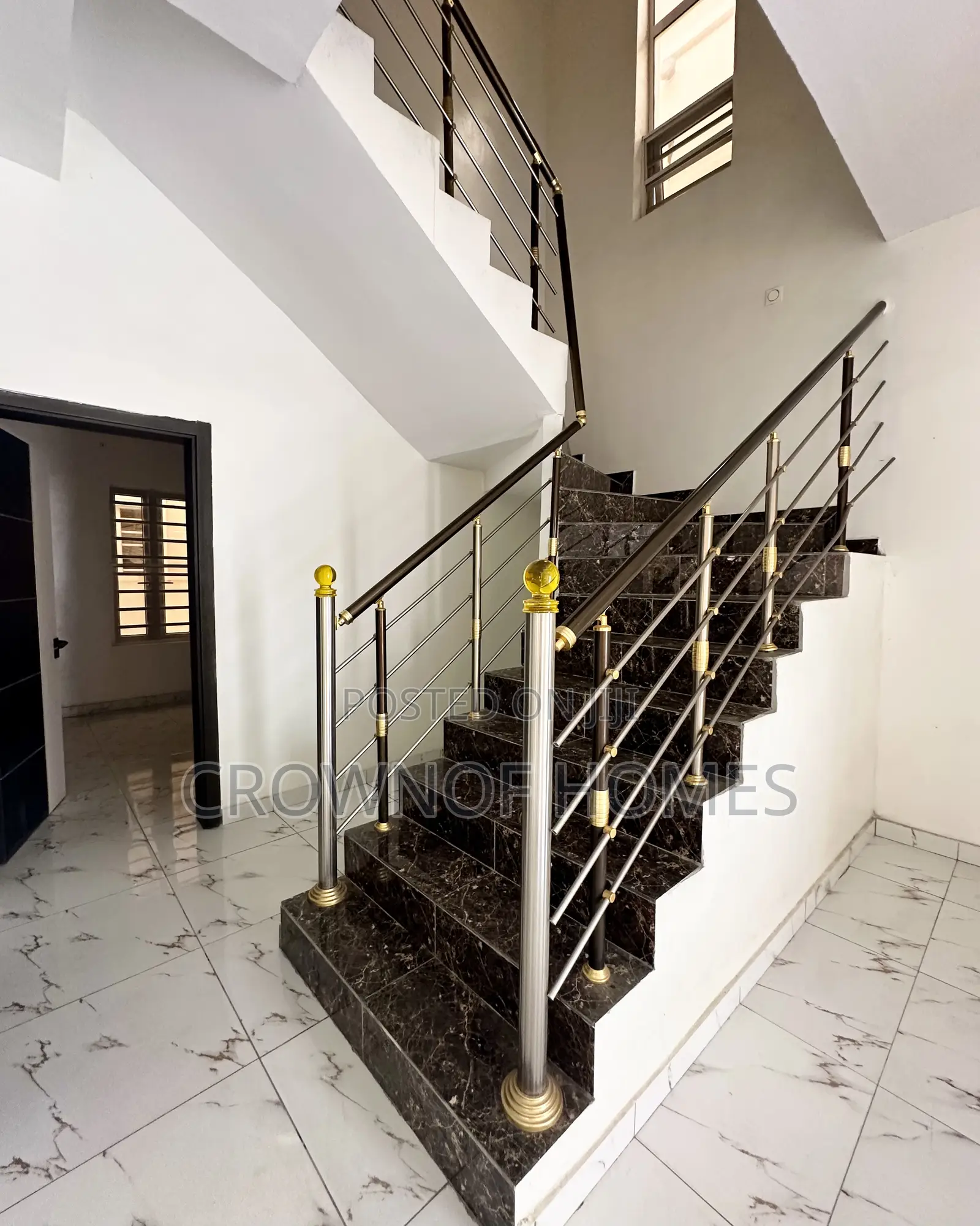 5bdrm Duplex in Lekki County, Ikota for sale in Ikota
