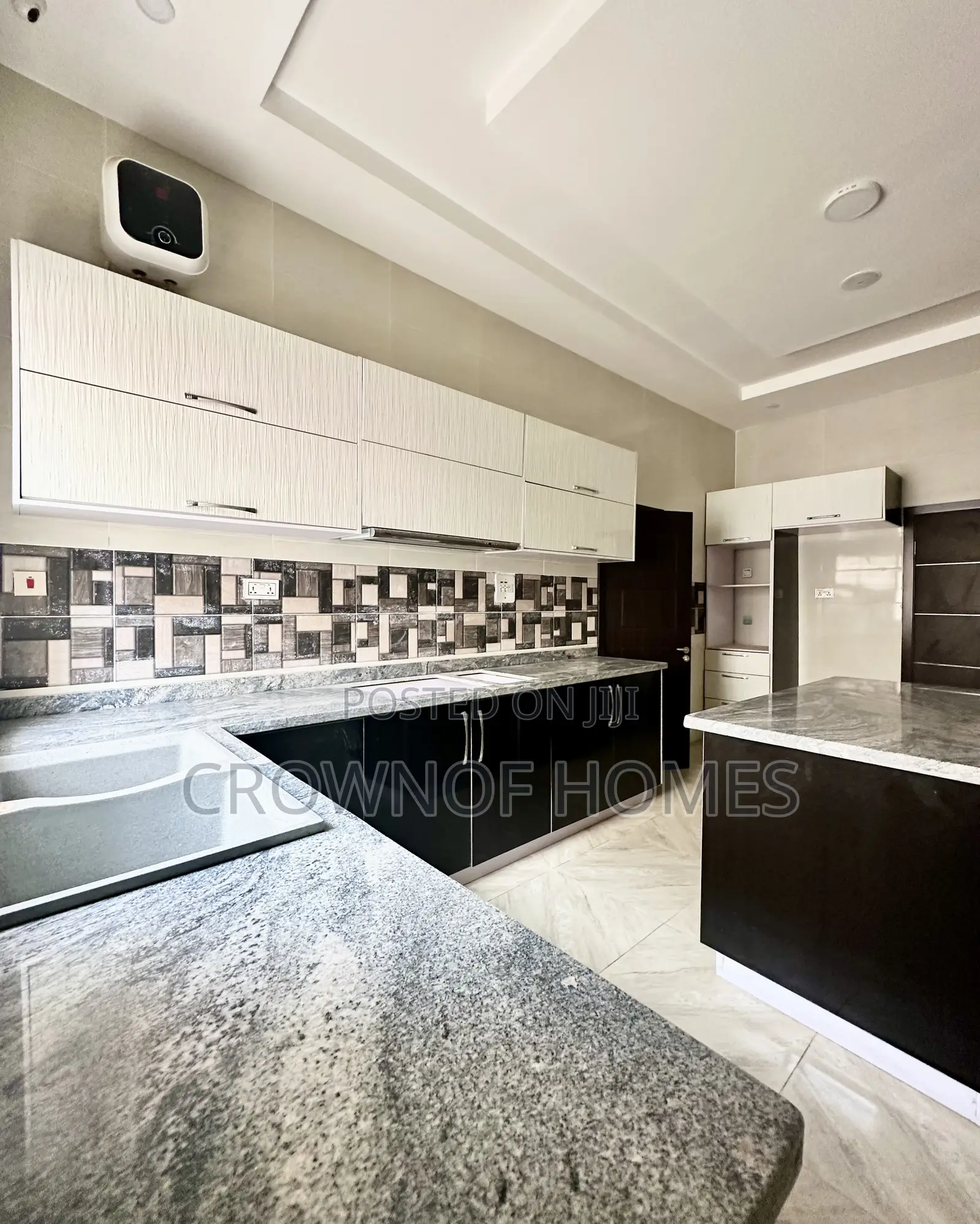5bdrm Duplex in Lekki County, Ikota for sale in Ikota