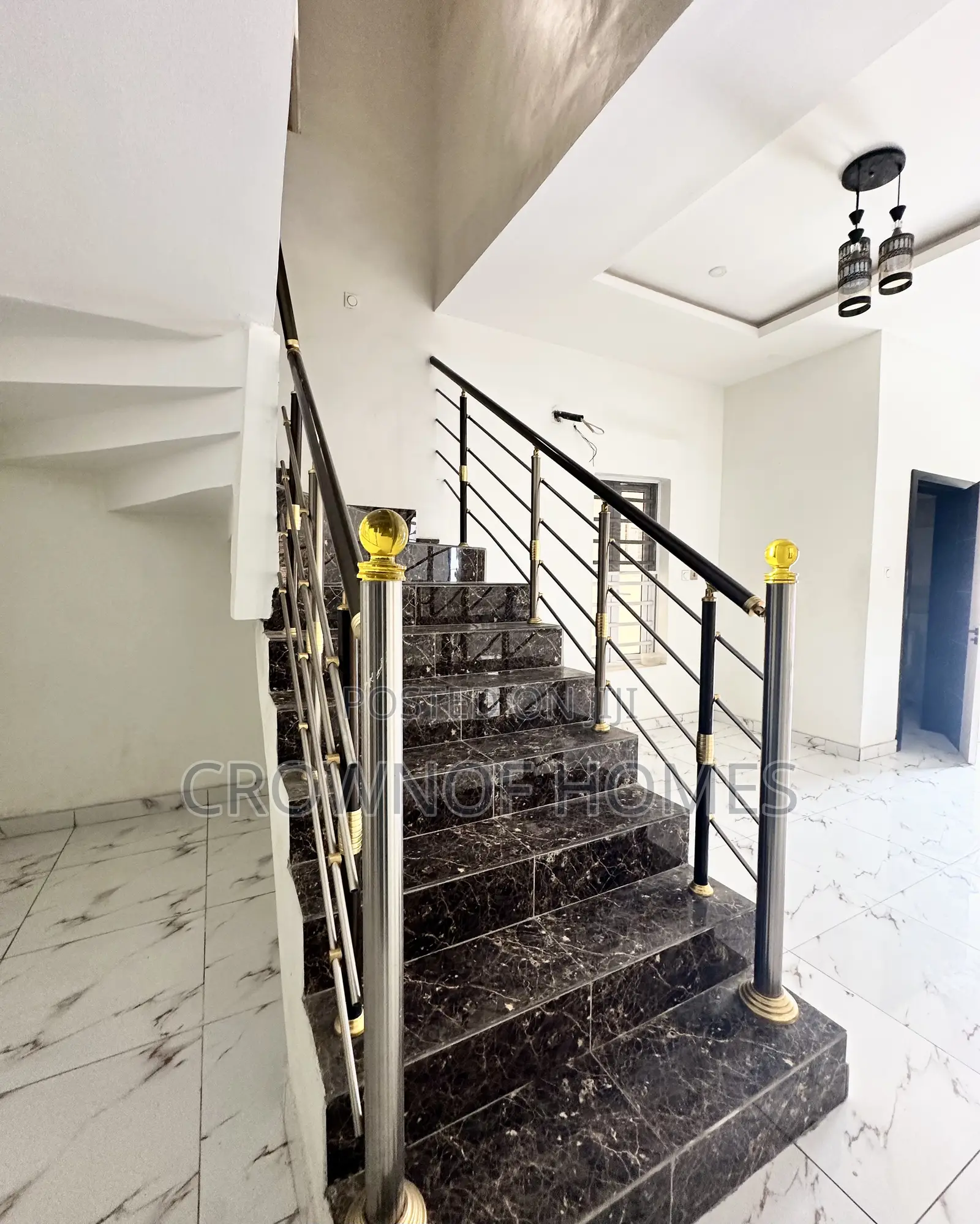 5bdrm Duplex in Lekki County, Ikota for sale in Ikota