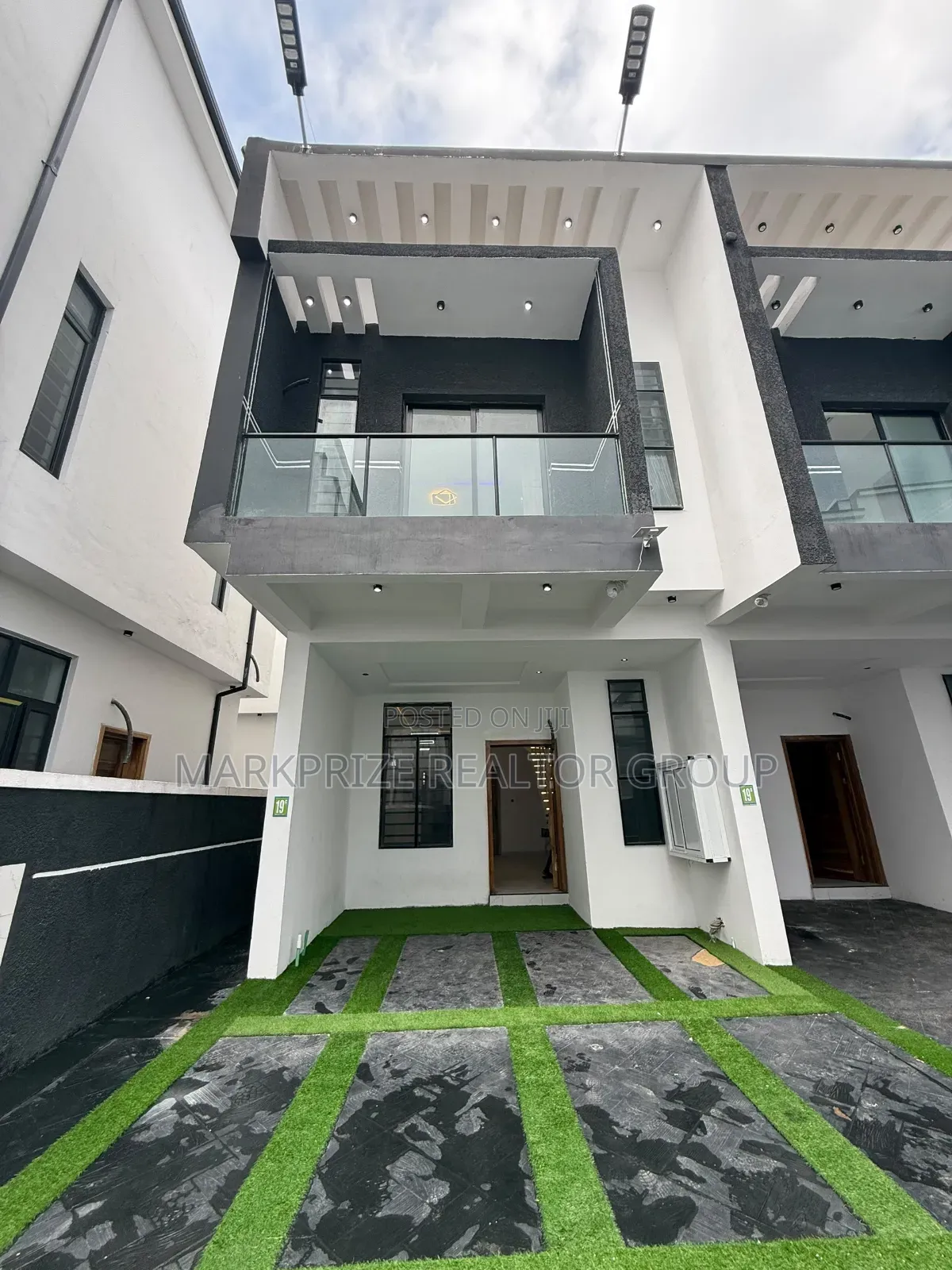 4bdrm Duplex in Chevron Lekki for sale in Chevron