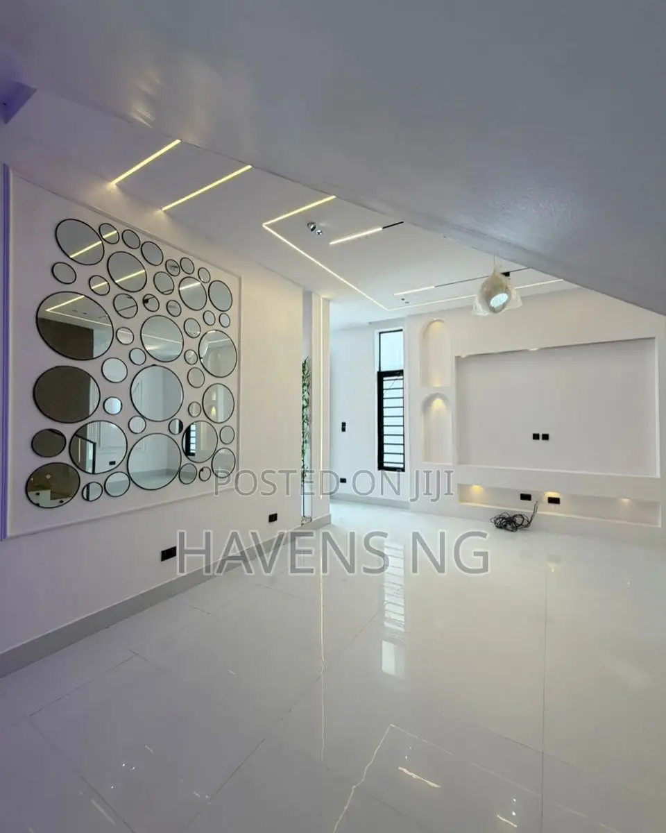 4bdrm Duplex in Ikota for sale in Ikota