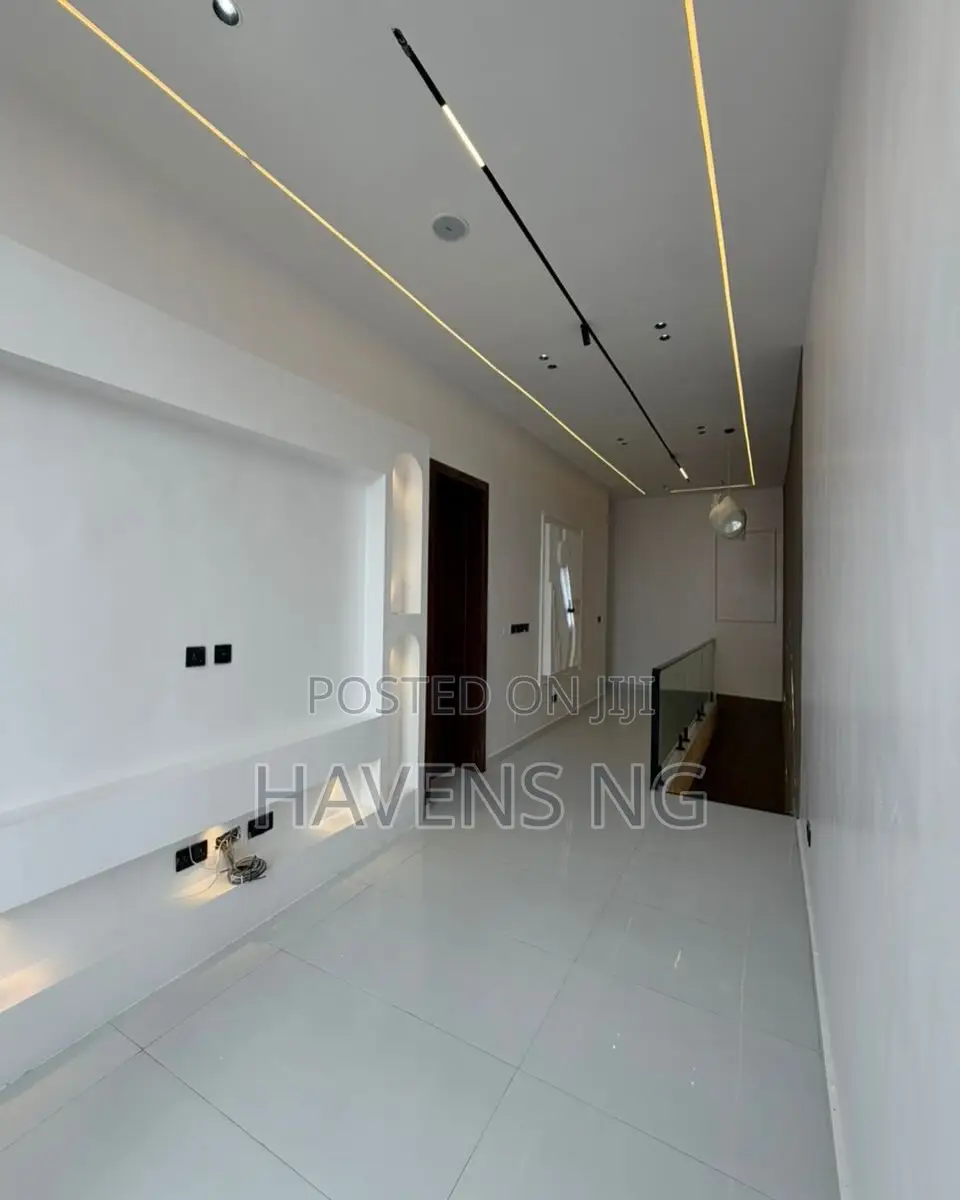 4bdrm Duplex in Ikota for sale in Ikota