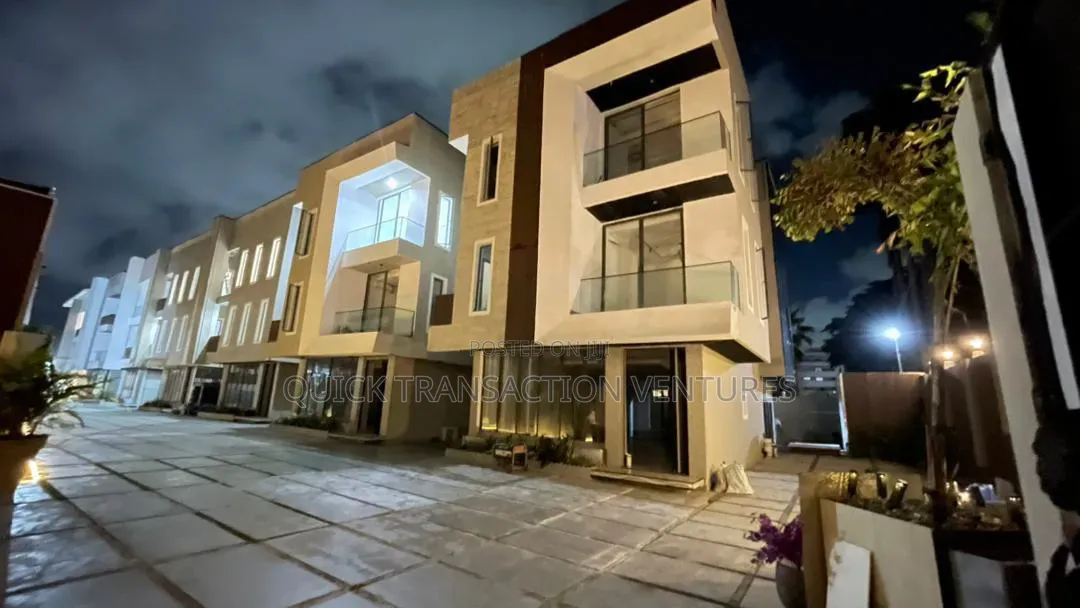 4bdrm Duplex in Parkveiw Estate for rent in Parkview Estate