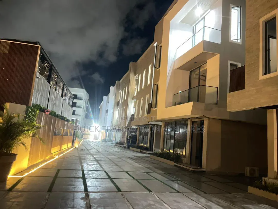 4bdrm Duplex in Parkveiw Estate for rent in Parkview Estate