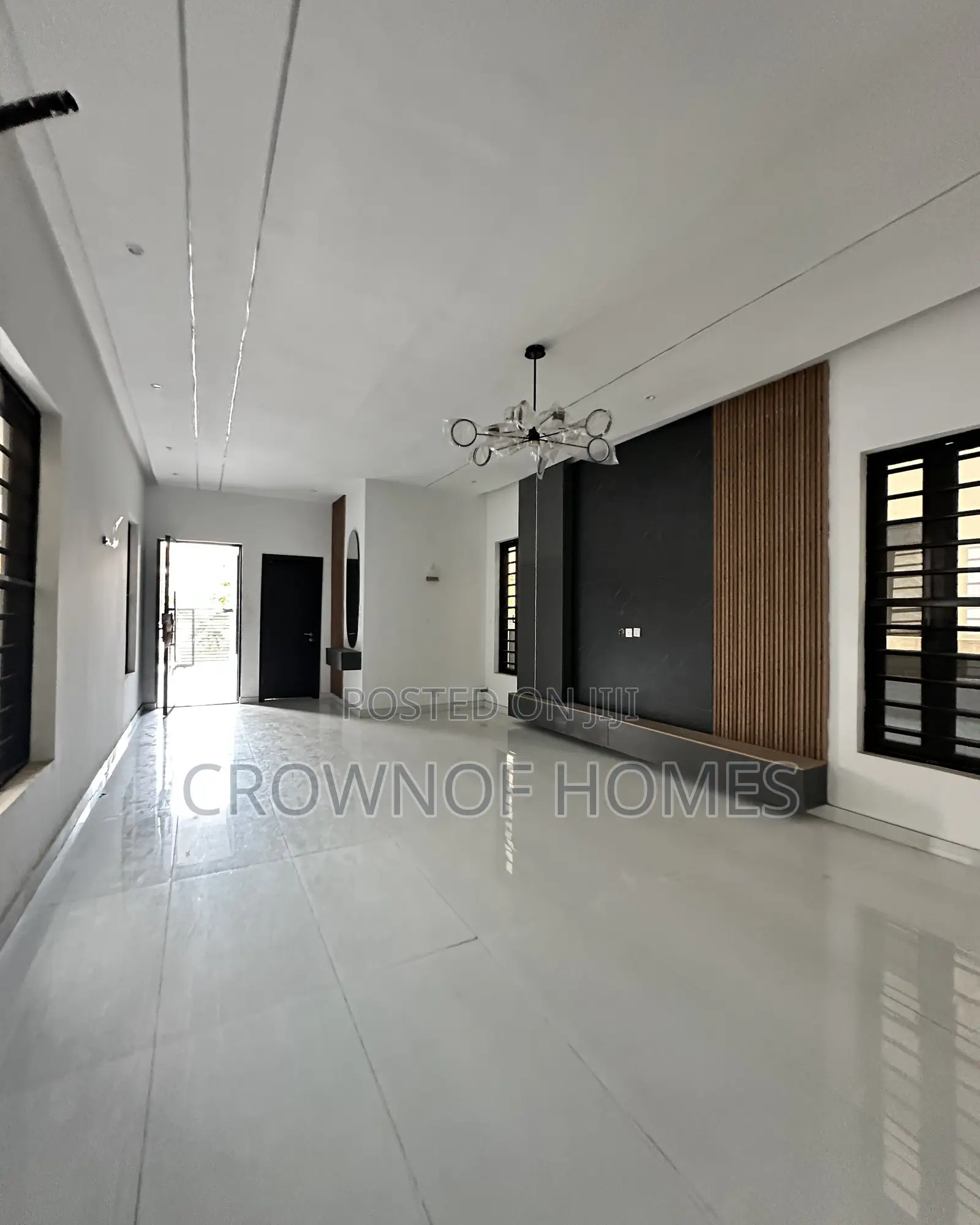 5bdrm Duplex in Thomas for sale in Thomas Estate