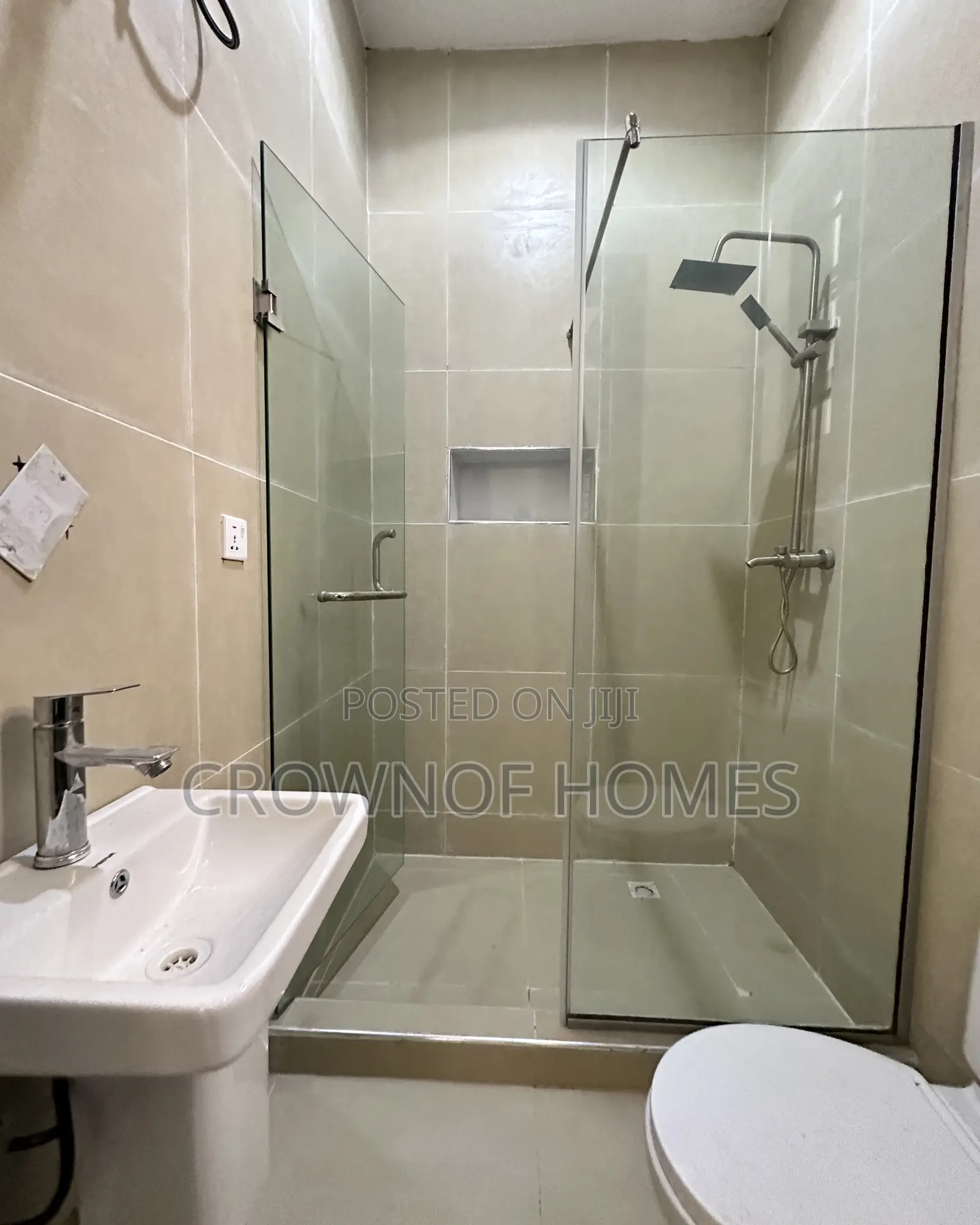 5bdrm Duplex in Thomas for sale in Thomas Estate