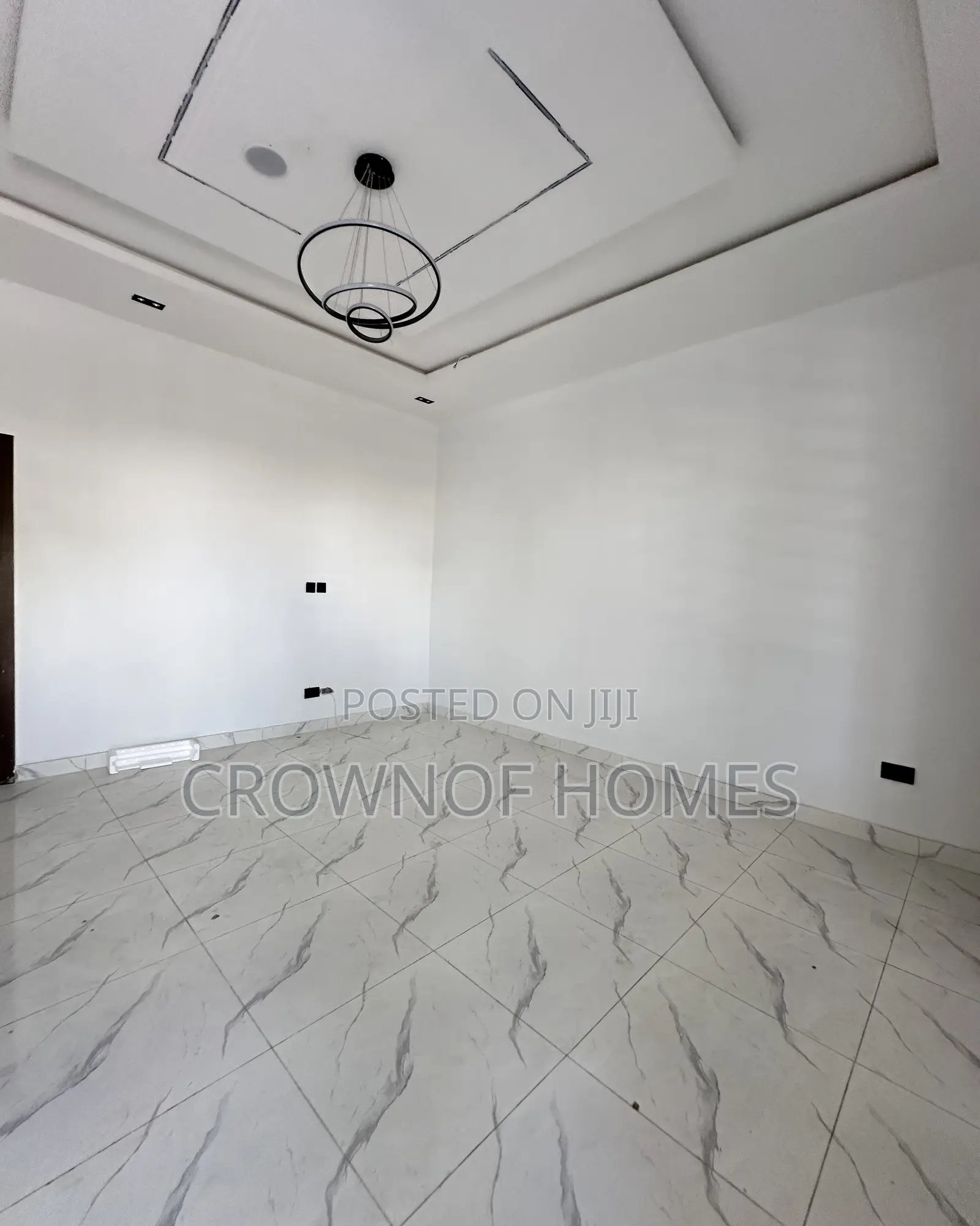 4bdrm Duplex in Thomas for sale in Thomas Estate