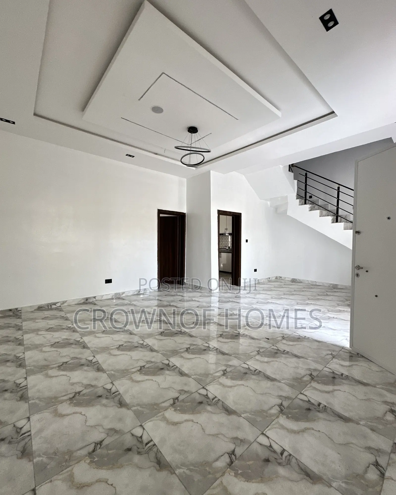 4bdrm Duplex in Thomas for sale in Thomas Estate