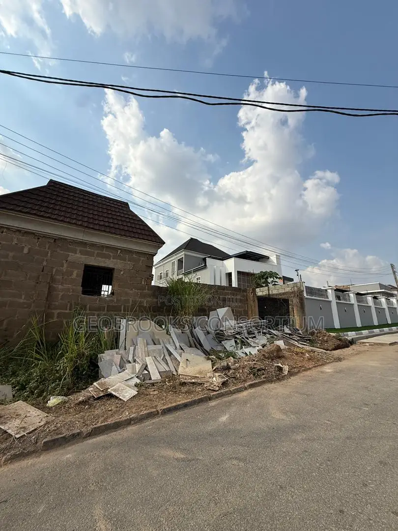 Premium 798sqm Dry Land in Kolapo Ishola Gra, Akobo in Akobo