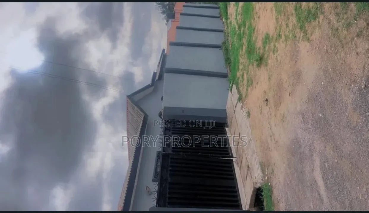 5bdrm Bungalow in Ashipa, Akala Express for sale in Akala Express