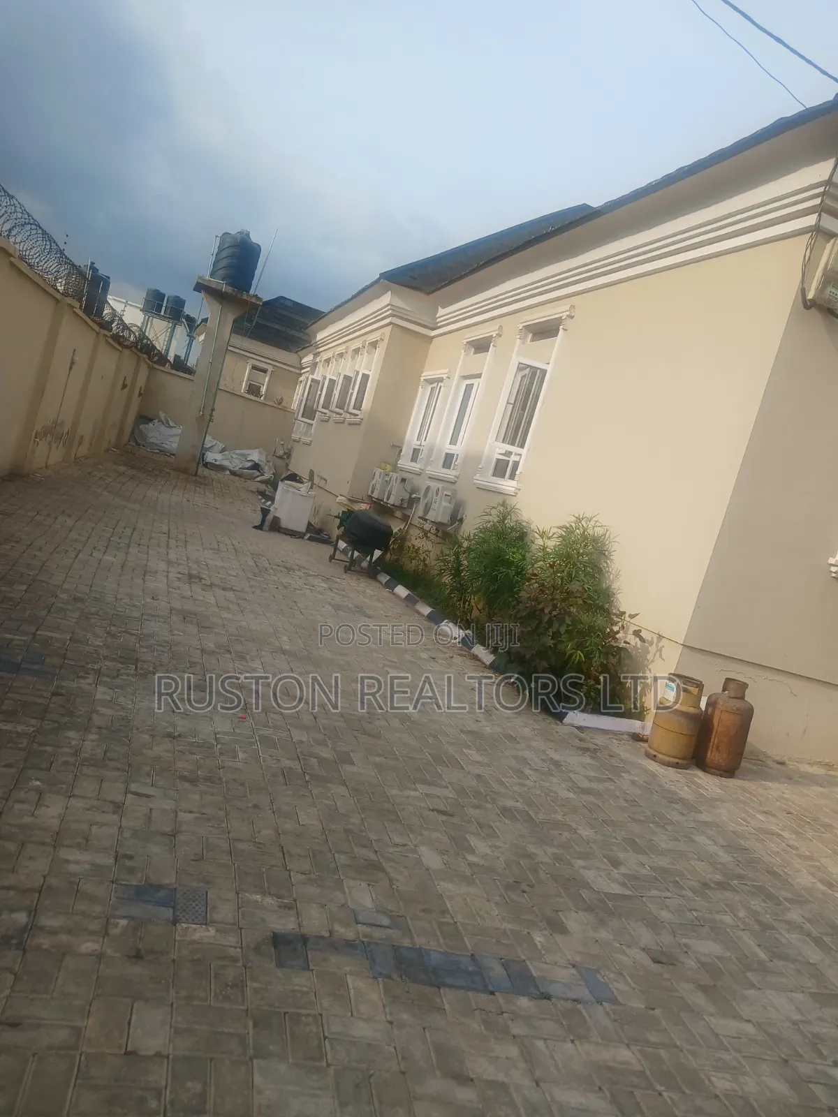 4bdrm Bungalow in Kolapo Ishola Gra, Ibadan for sale in Ibadan