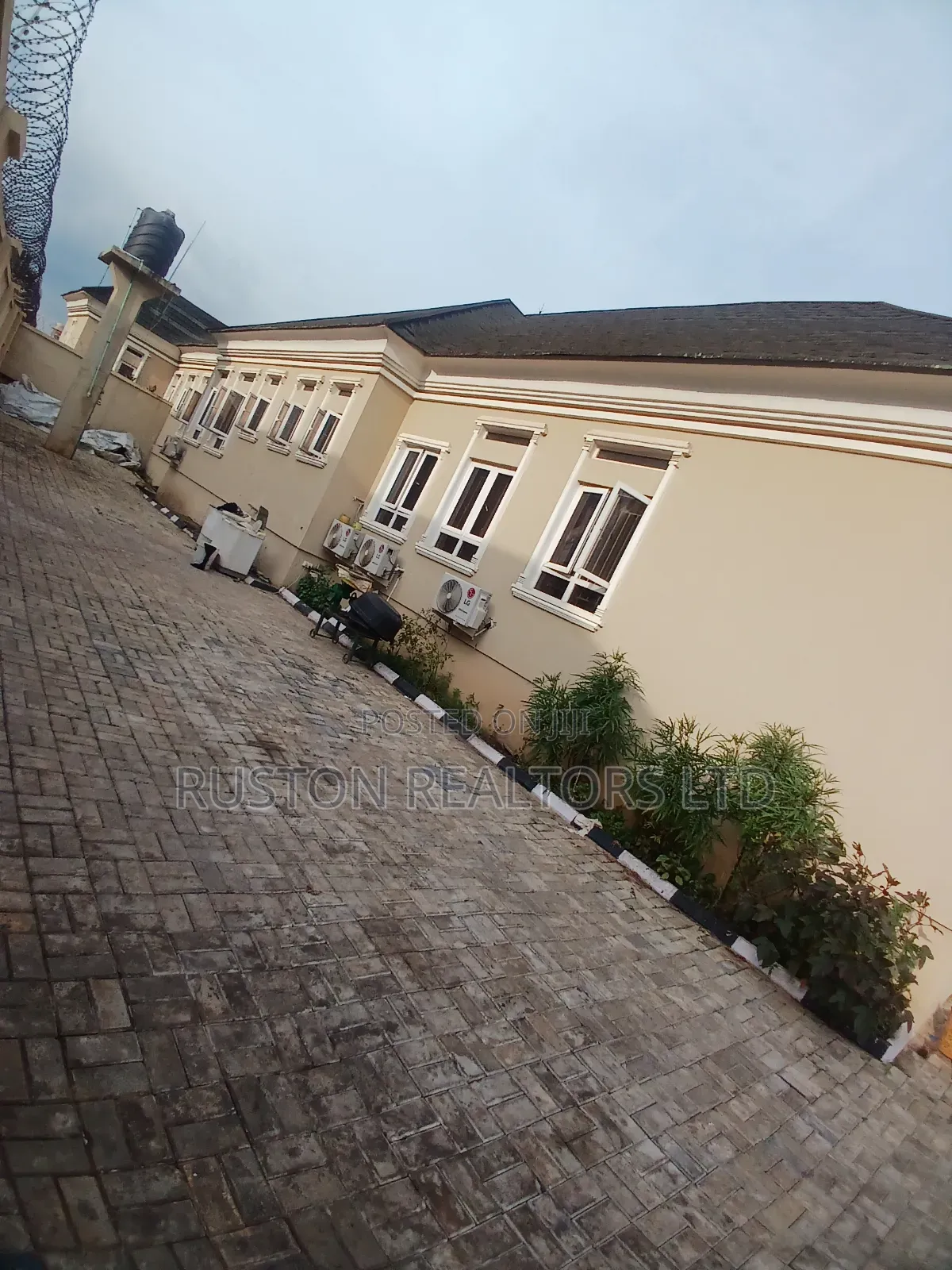 4bdrm Bungalow in Kolapo Ishola Gra, Ibadan for sale in Ibadan
