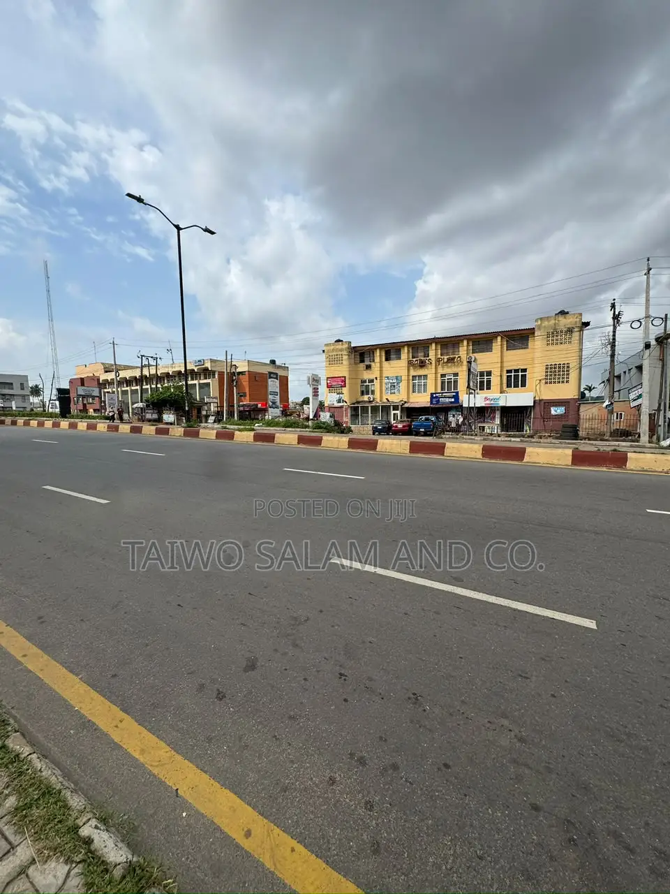 933sqm 2-Floor Commercial Building in Bodija