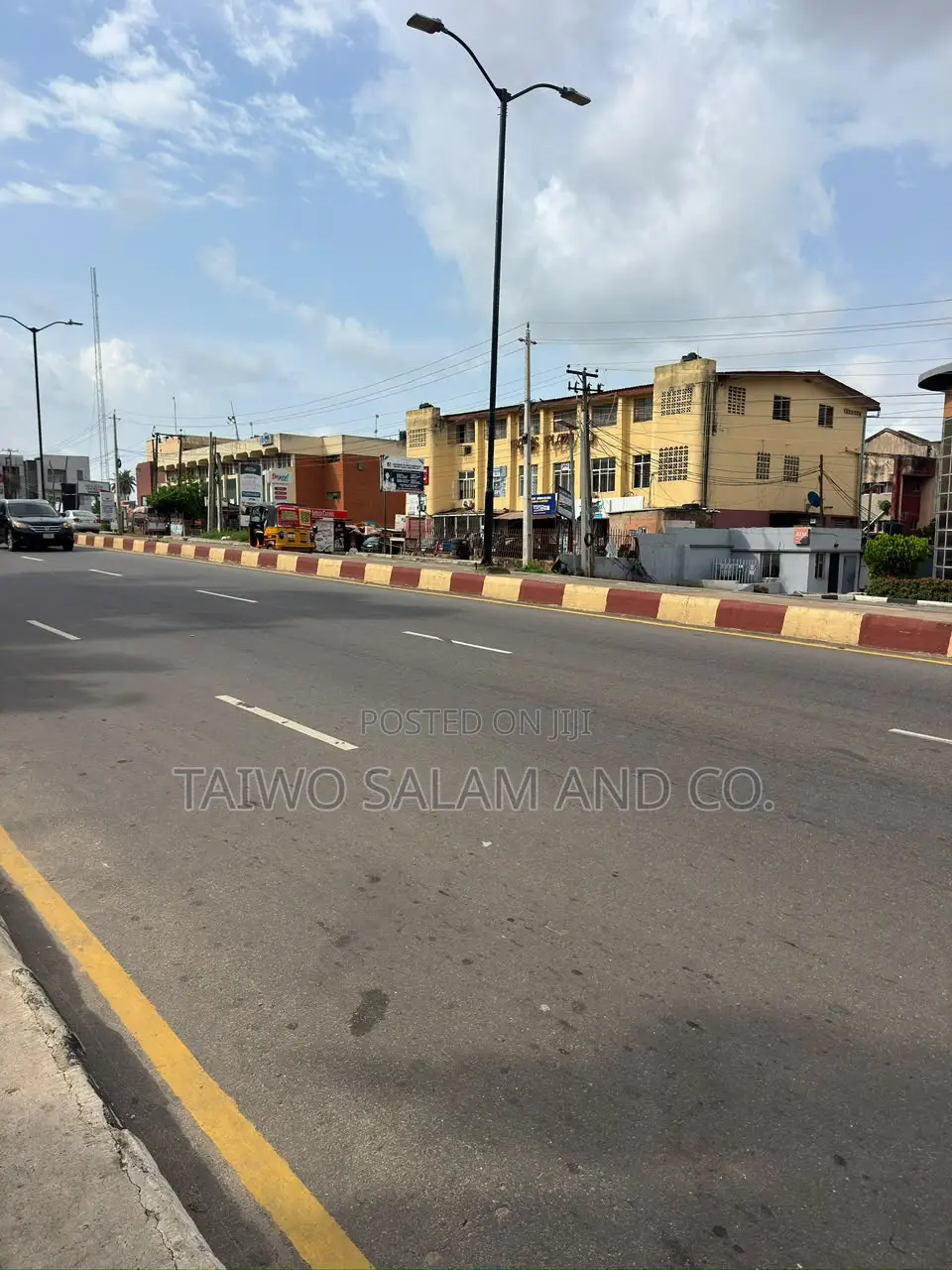 933sqm 2-Floor Commercial Building in Bodija