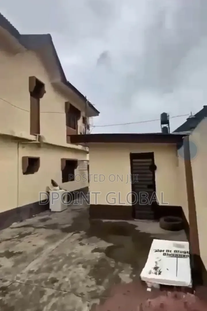 12bdrm Block of Flats in In Estate, New Oko Oba for sale in New Oko Oba